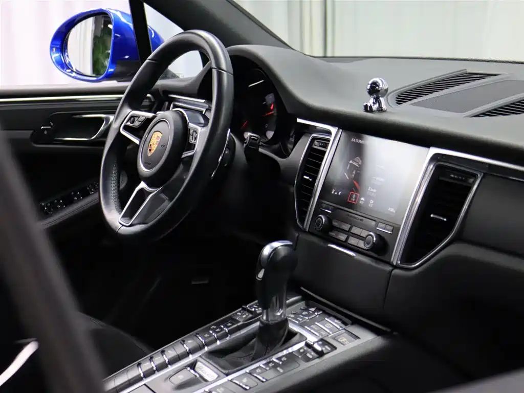 Macan 2017 Macan 2.0T купить на сайте DeffCars