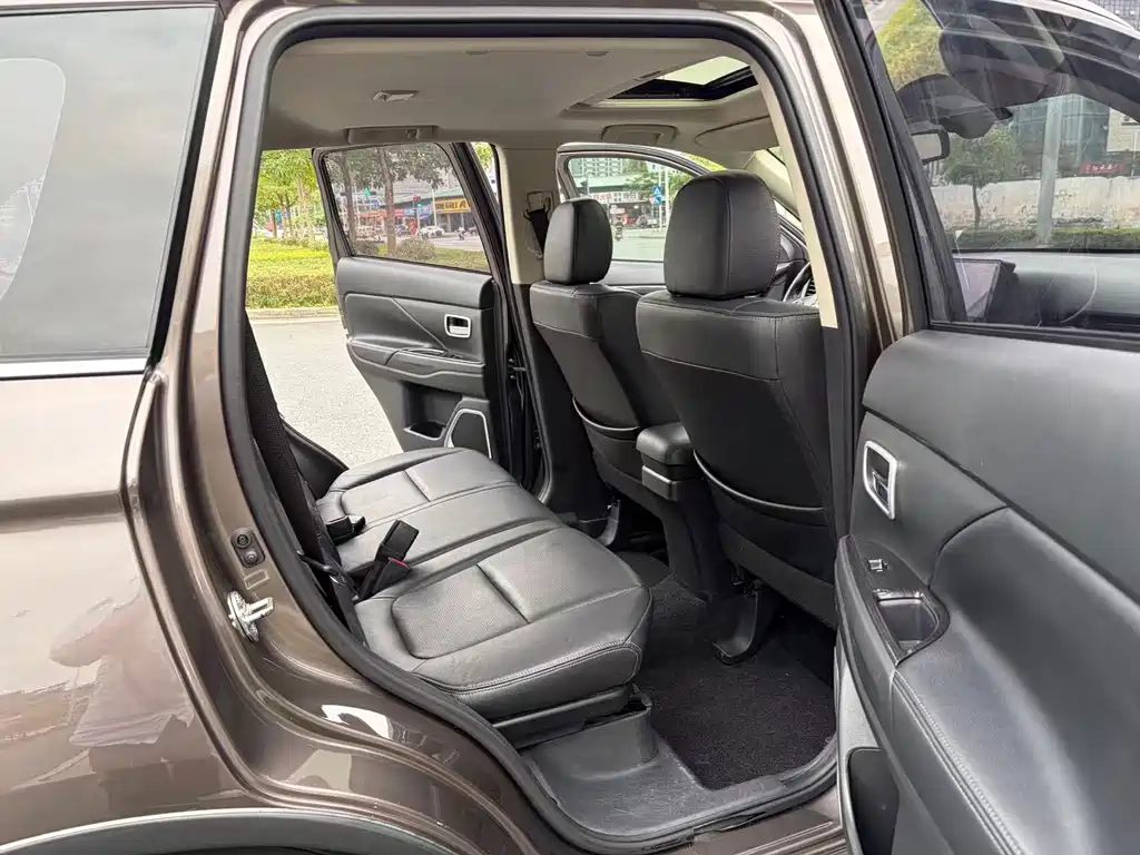 Outlander 2018 2.4L four-wheel drive elite version 5 seats купить на сайте DeffCars