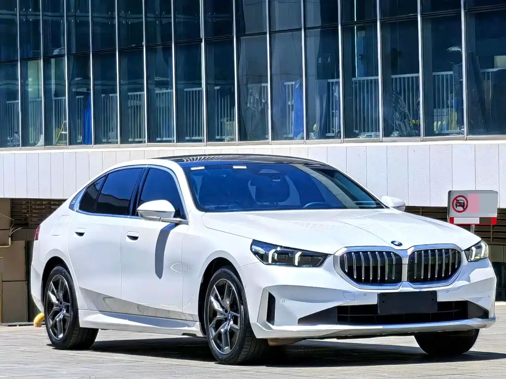 BMW 5 Series 2025 530Li Leading Luxury Package купить на сайте DeffCars