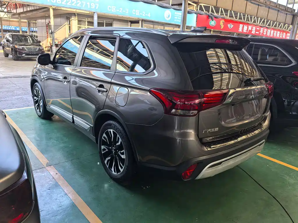 Outlander 2019 2.0L 2WD Enjoy Edition, 5 seats, National VI купить на сайте DeffCars