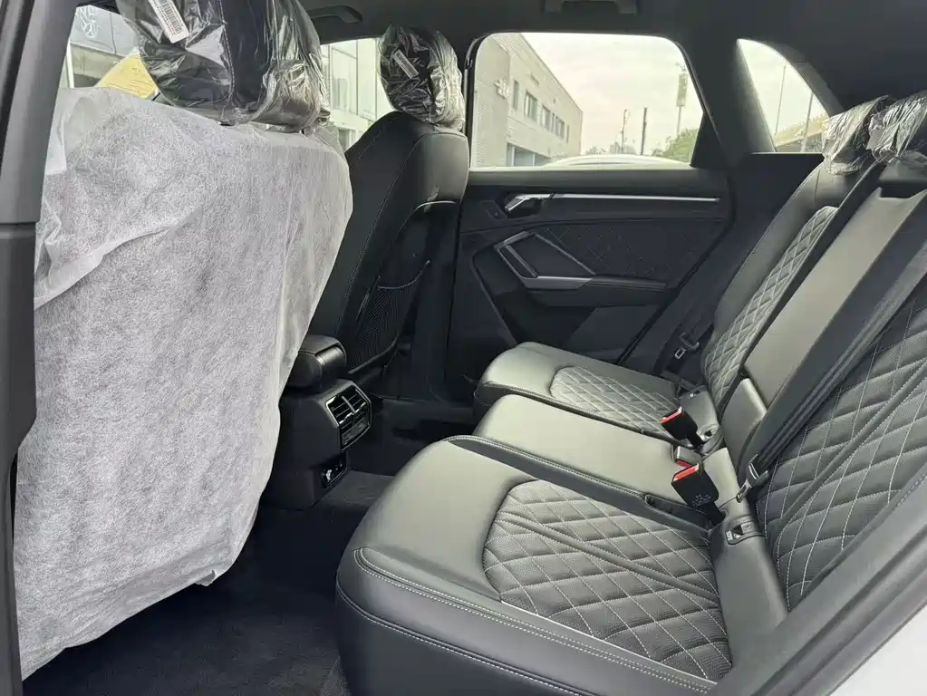 Audi Q3 2026 45th Anniversary Collector’s Edition 40TFSI Fashionable and Dynamic купить на сайте DeffCars