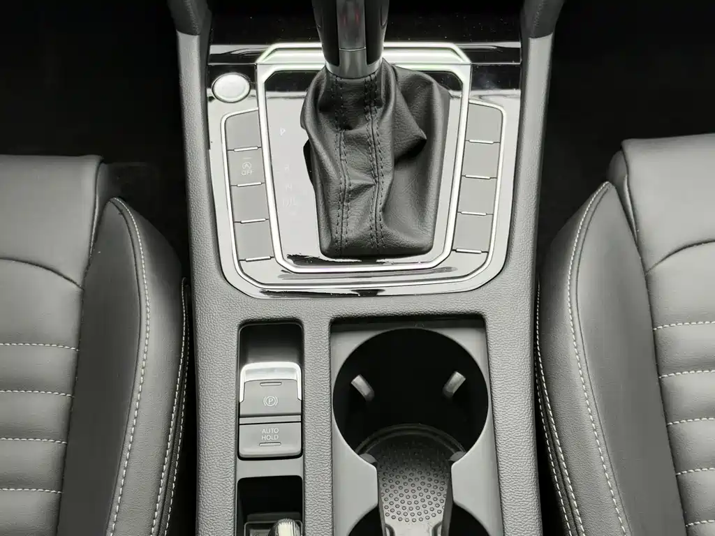 Magotan 2023 2 million commemorative edition 280TSI DSG comfort model купить на сайте DeffCars