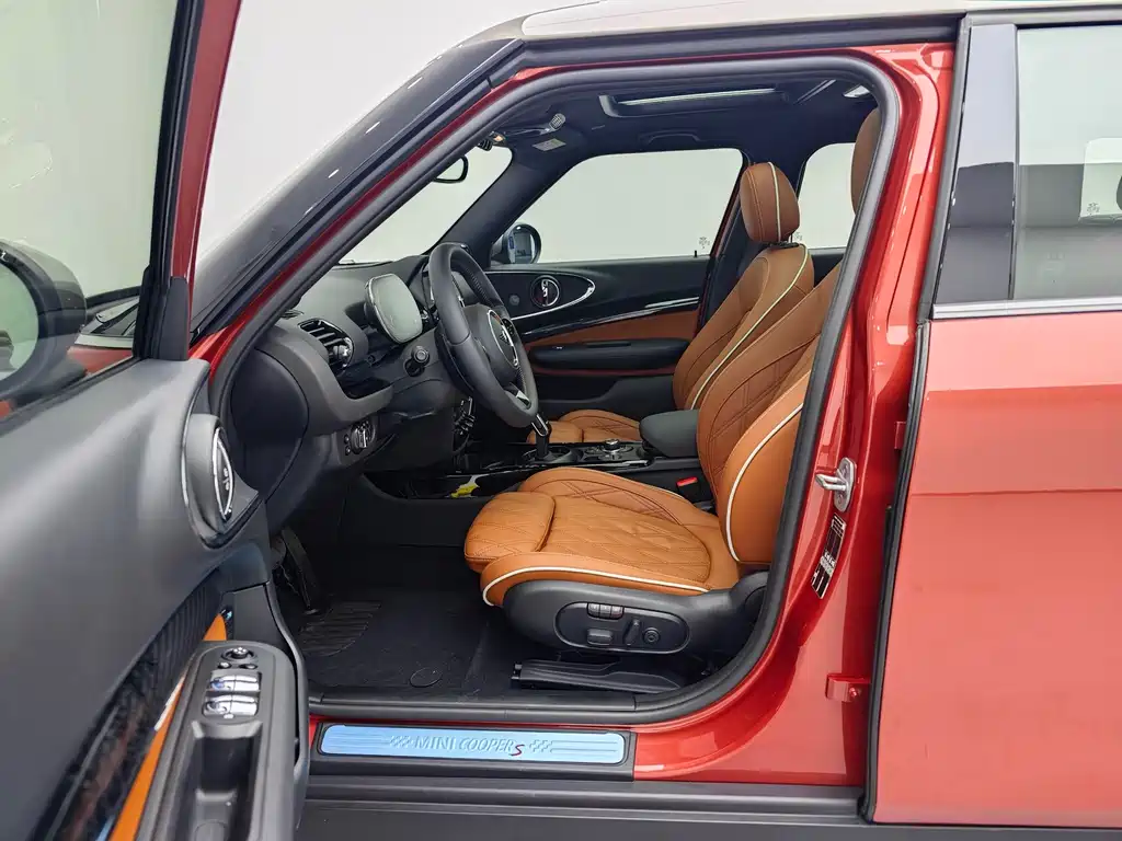 MINI CLUBMAN 2023 2.0T COOPER S Connoisseur купить на сайте DeffCars