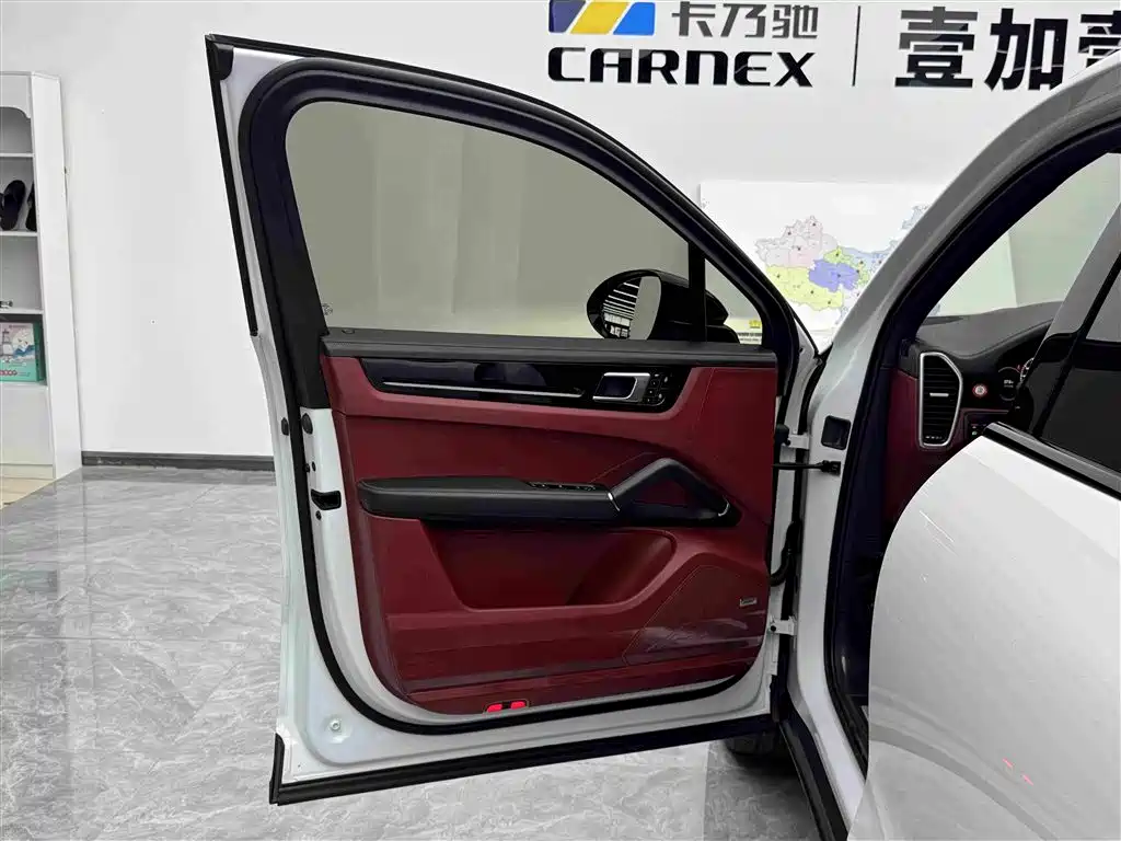 Cayenne New Energy 2023 Cayenne E-Hybrid 2.0T Platinum Edition купить на сайте DeffCars