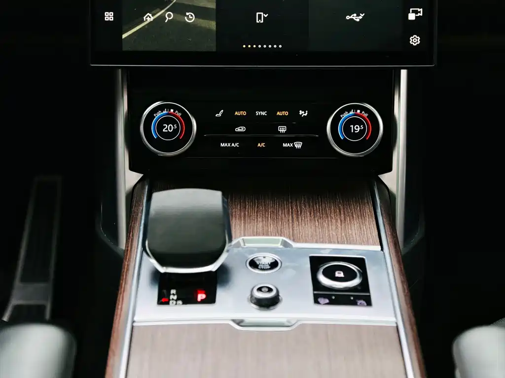 Range Rover 2023 3.0 L6 400PS Extended Edition купить на сайте DeffCars