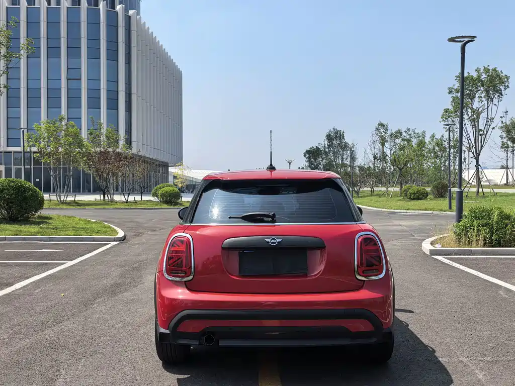 Mini 2022 1.5T one five-door version plus купить на сайте DeffCars