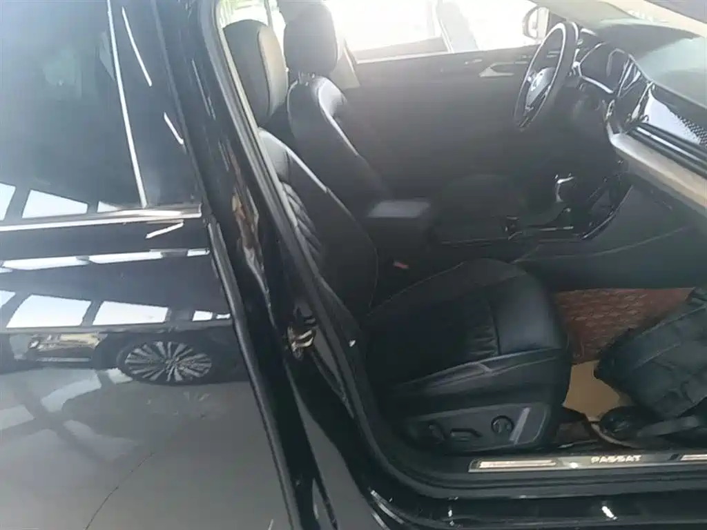 Passat 2021 330TSI Deluxe Edition купить на сайте DeffCars