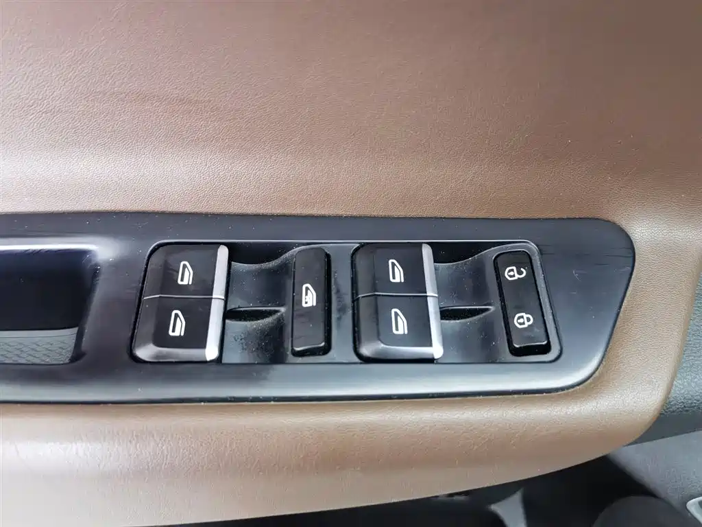 Emgrand GS 2018 Sports Edition 1.4T Automatic Premium Model купить на сайте DeffCars