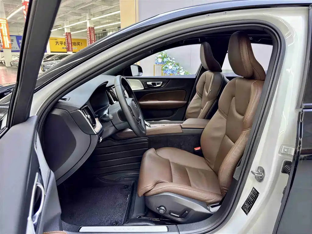 Volvo S60 2023 B4 Zhiyuan Luxury Edition купить на сайте DeffCars
