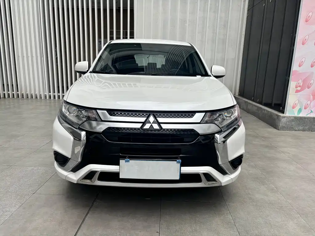Outlander 2021 facelift 2.0L 2WD smooth version 5 seats купить на сайте DeffCars