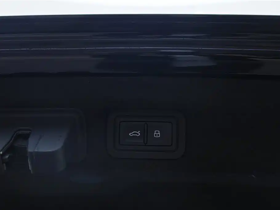 Audi A7L 2024 45TFSI S-line Dream Building Liquid Crystal Package купить на сайте DeffCars