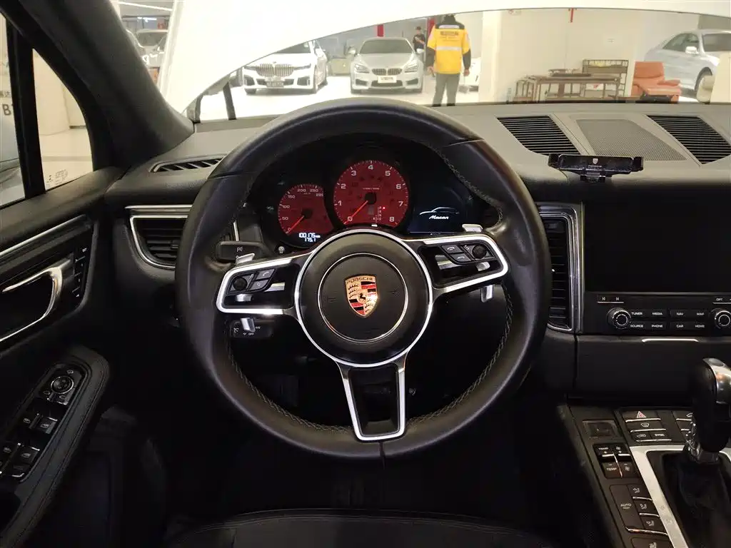 Macan 2017 Macan 2.0T купить на сайте DeffCars