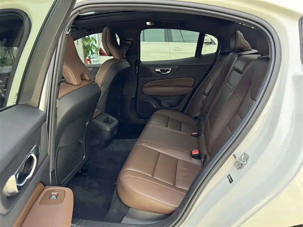 Volvo S60 2021 T4 Zhiyi Luxury Edition купить на сайте DeffCars