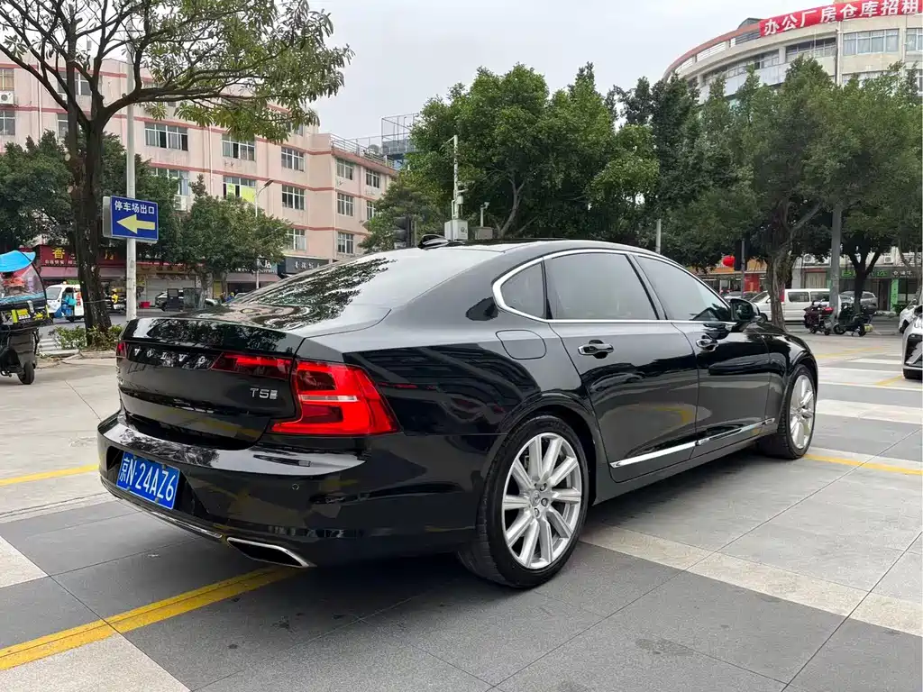 Volvo S90 2018 T5 Zhiya Edition купить на сайте DeffCars