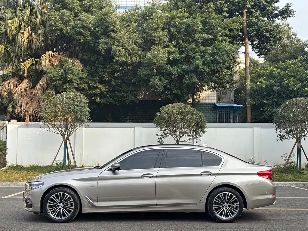 BMW 5 Series 2018 Facelift 530Li Exclusive Luxury Package купить на сайте DeffCars