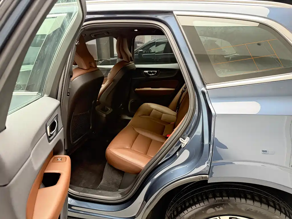 Volvo XC60 2025 B5 four-wheel drive Zhiyuan luxury version купить на сайте DeffCars
