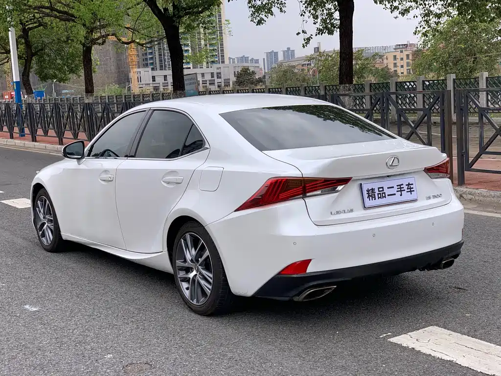 Lexus IS 2017 300 Advanced Edition купить на сайте DeffCars