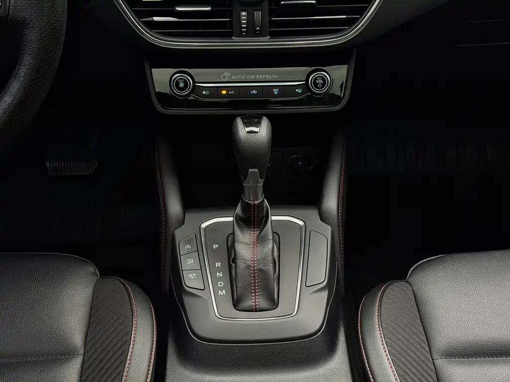 Focus 2022 Hatchback EcoBoost 180 Automatic ST Line купить на сайте DeffCars