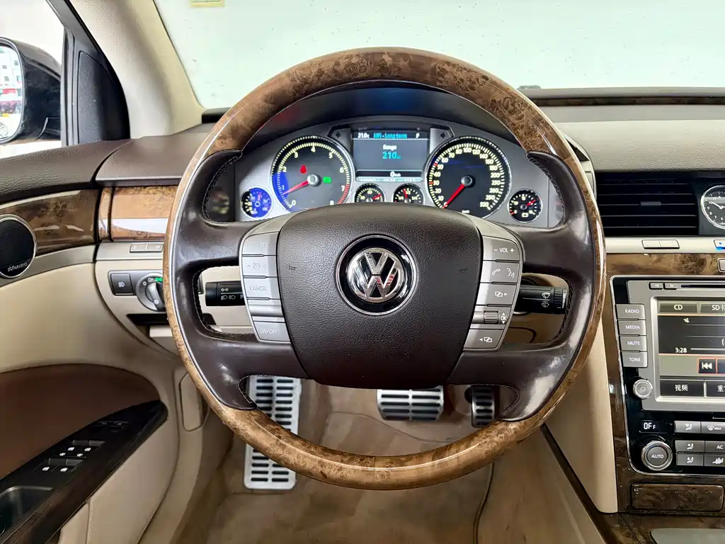 Phaeton 2012 4.2L luxury customization купить на сайте DeffCars