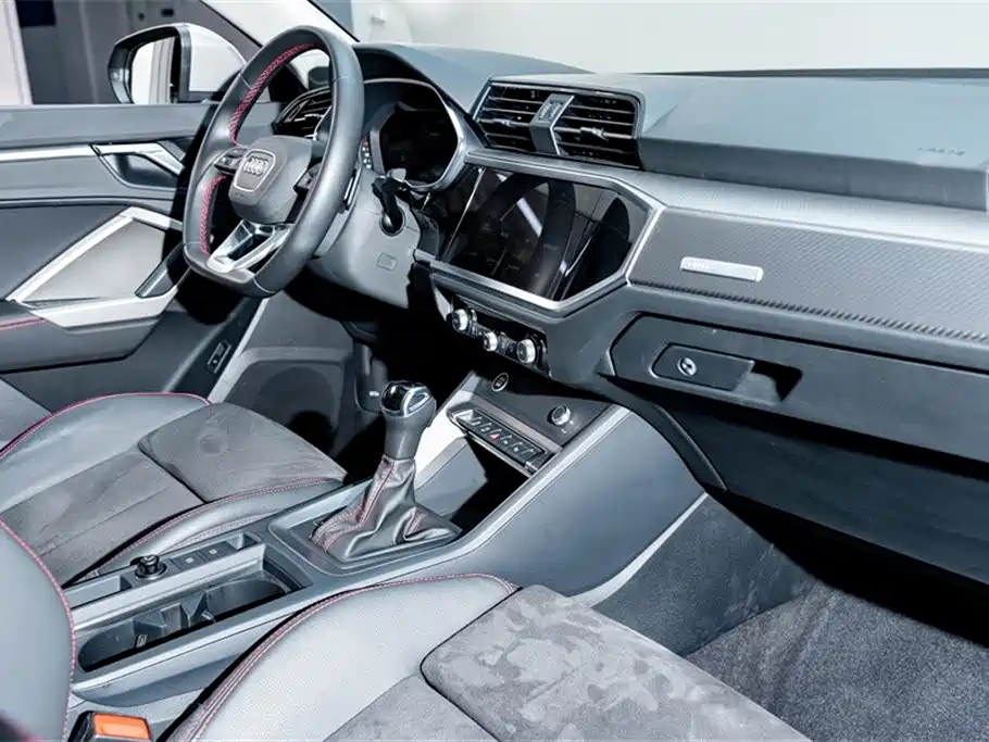 Audi Q3 2023 40 TFSI RS Kit Burning Speed ​​Type купить на сайте DeffCars