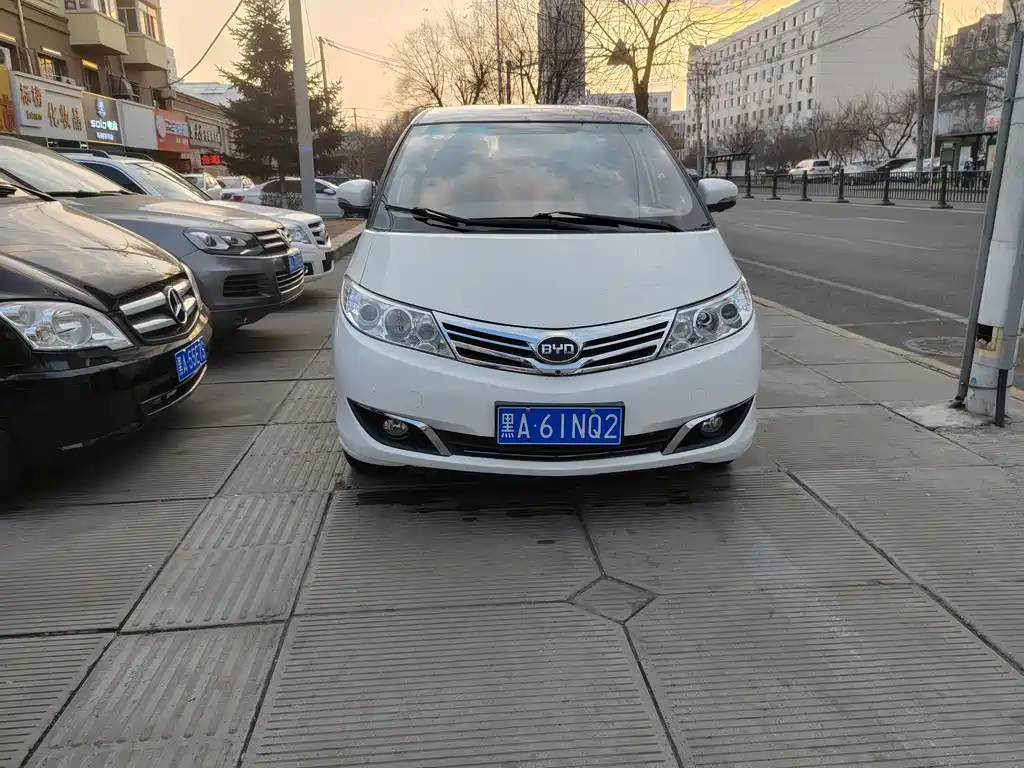 BYD M6 2015 2.4L Automatic Premium Edition купить на сайте DeffCars