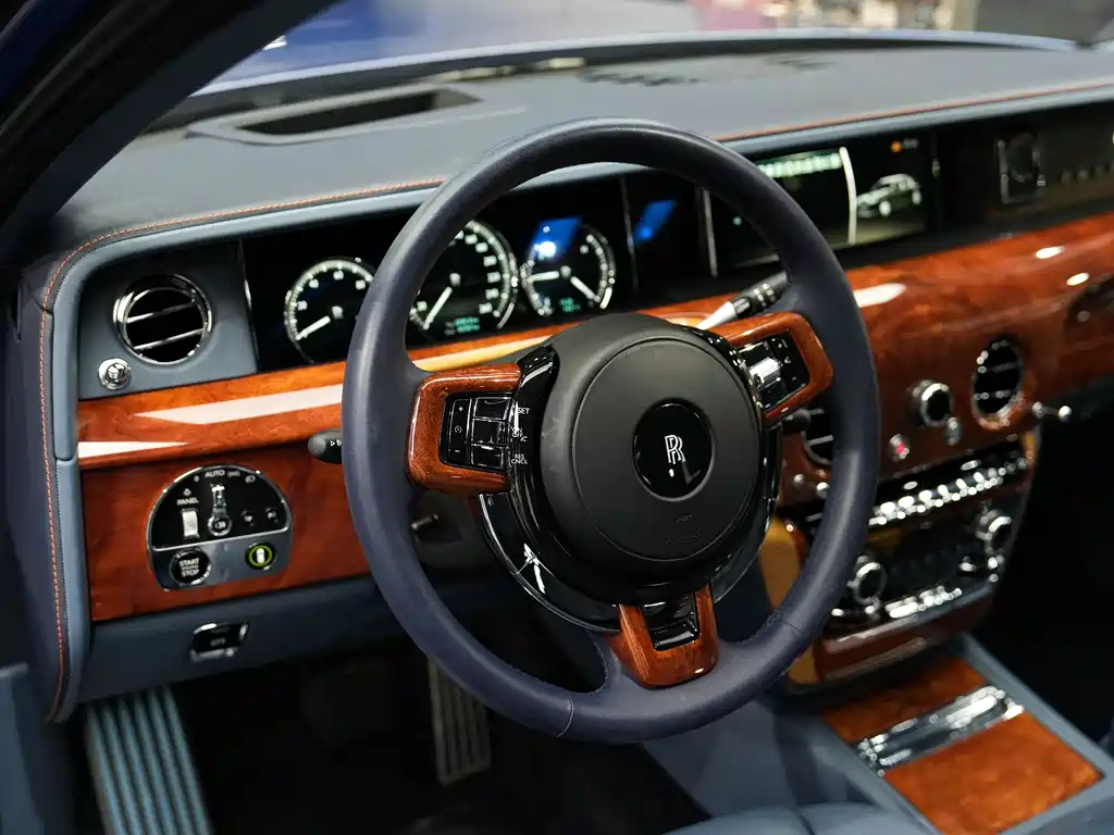 Phantom 2018 6.7T long wheelbase version купить на сайте DeffCars