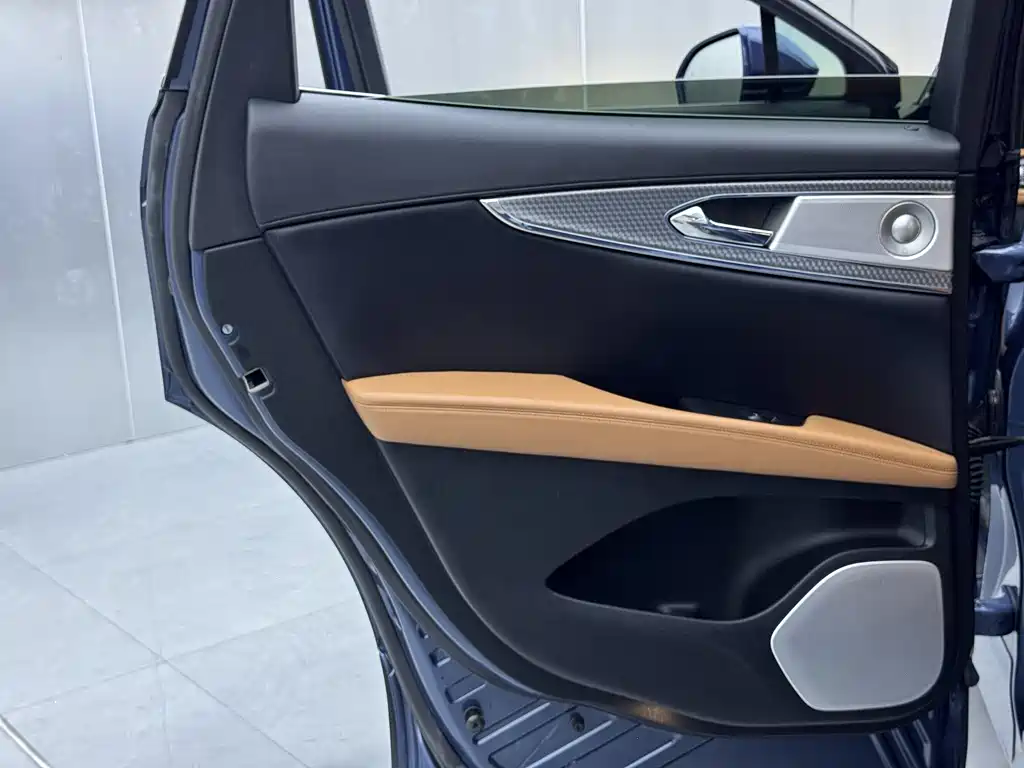 Voyager 2021 2.7T 4WD Presidential Edition купить на сайте DeffCars