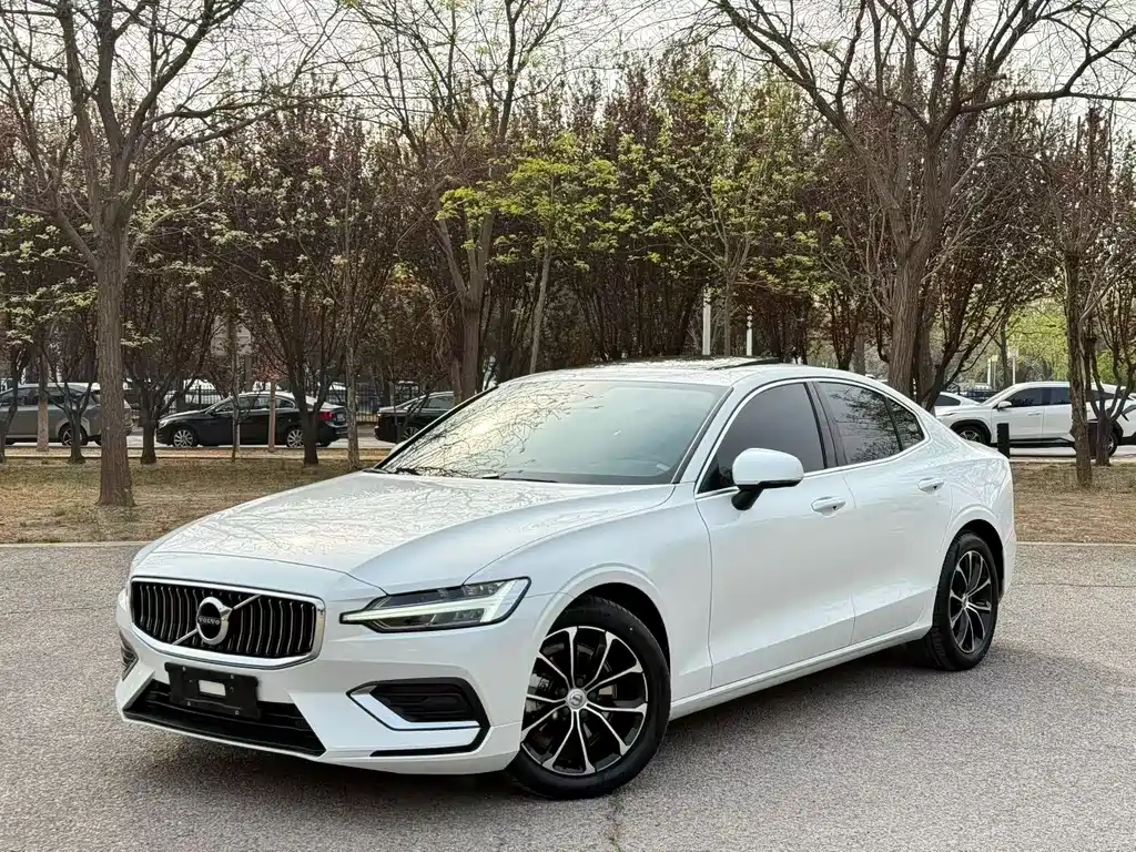 Volvo S60 2022 B4 Zhiyi Luxury Edition купить на сайте DeffCars