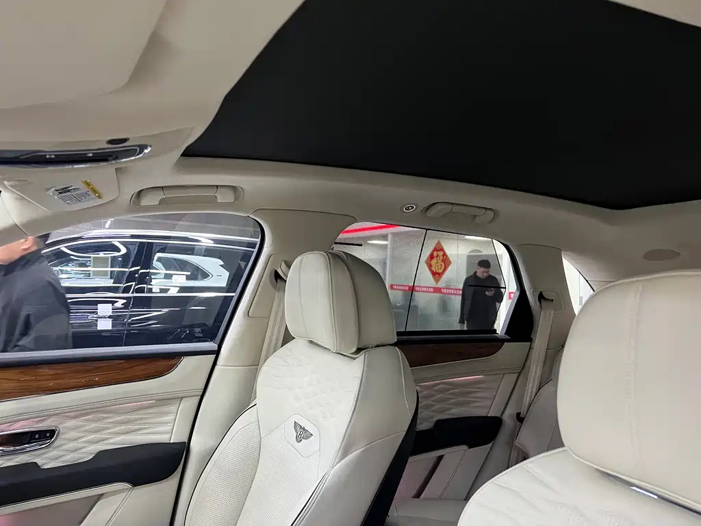 Bentayga 2024 4.0T V8 купить на сайте DeffCars