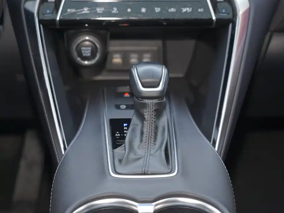 Vesa 2023 2.0L CVT two-wheel drive luxury version купить на сайте DeffCars
