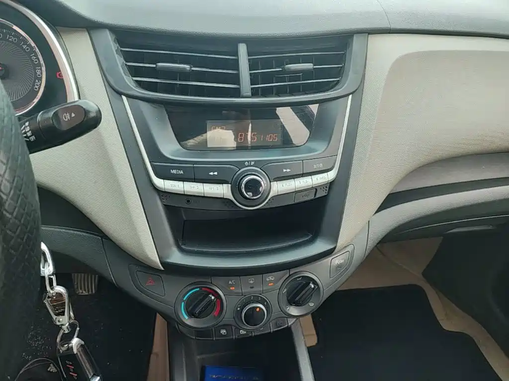 Sail 2015 Sail 3 1.5L manual ideal sunroof version купить на сайте DeffCars