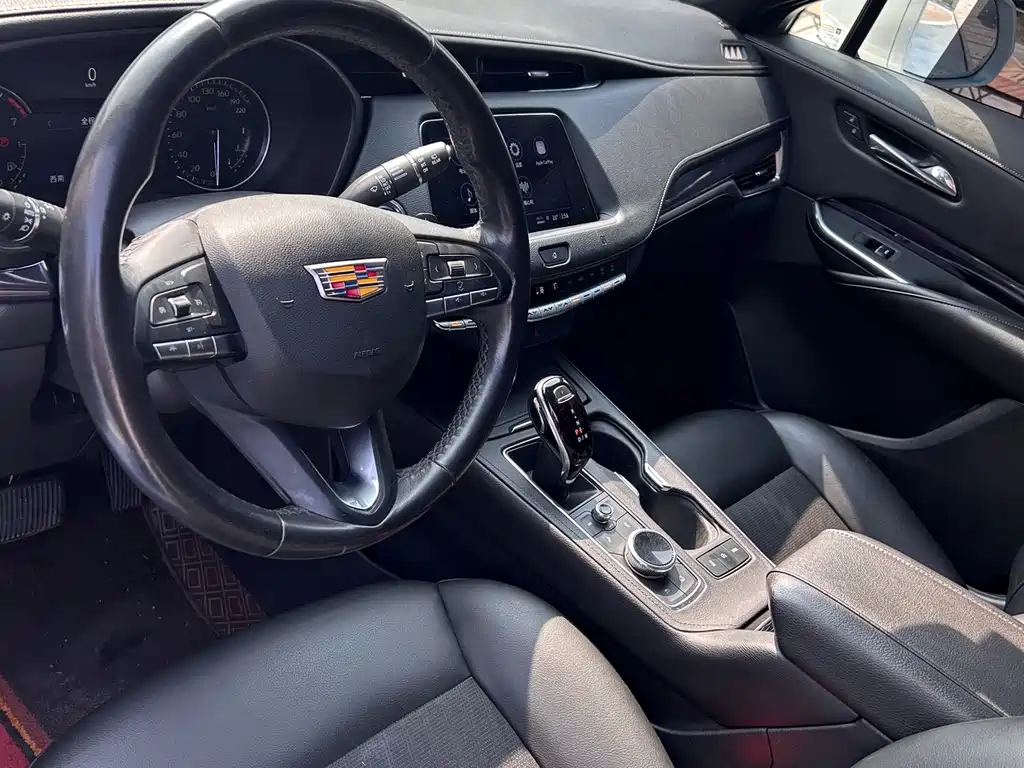 Cadillac XT4 2021 28T four-wheel drive leading model купить на сайте DeffCars