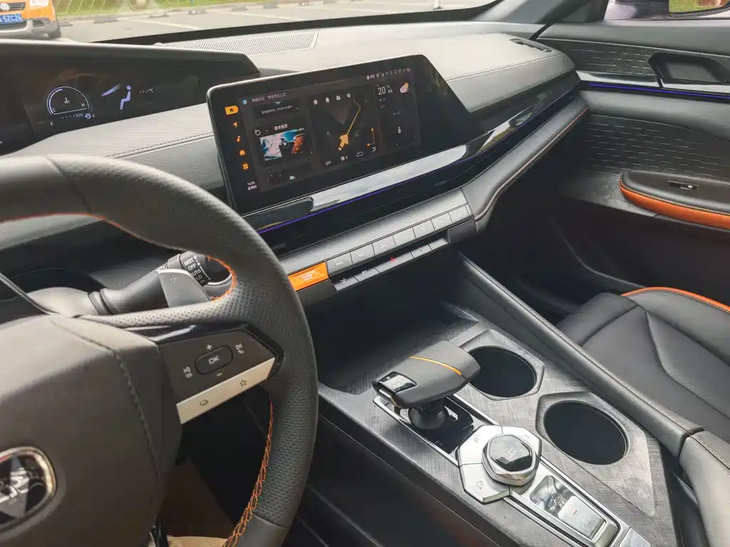 Changan UNI-V 2023 1.5T premium model купить на сайте DeffCars