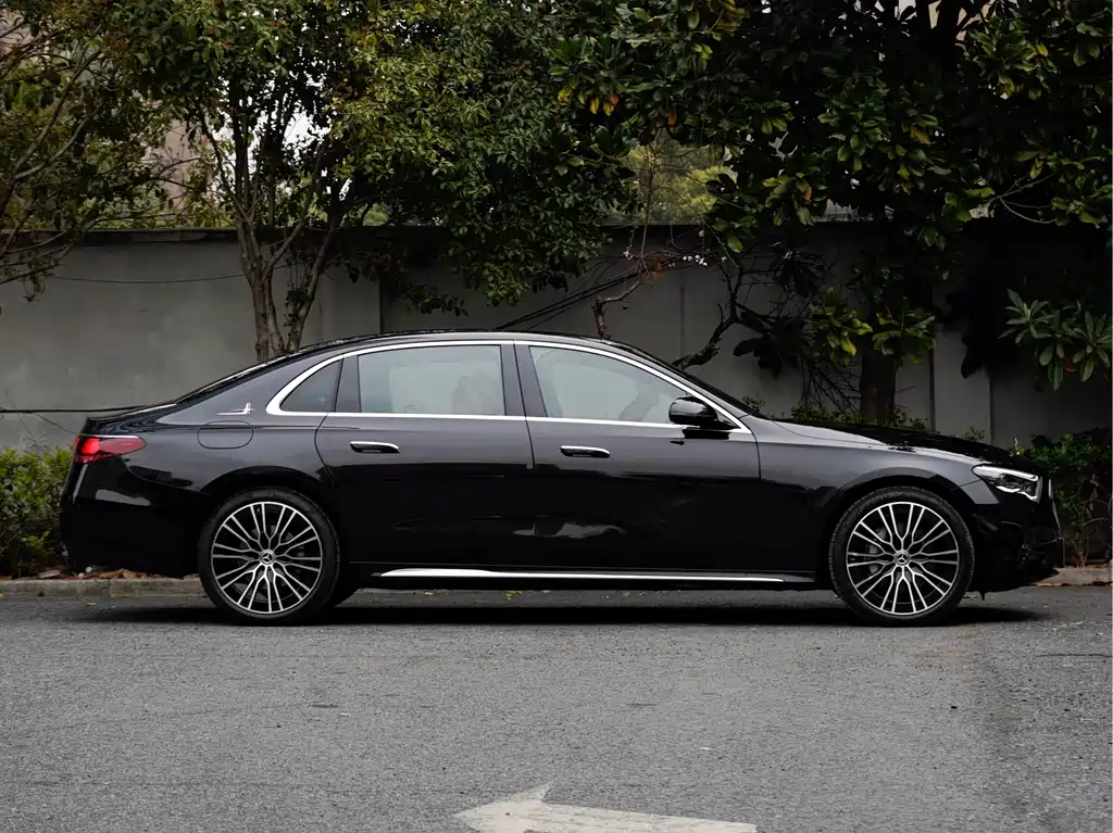 Mercedes-Benz E-Class 2024 E 300 L Premium Model купить на сайте DeffCars