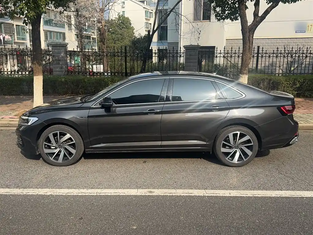 Sagitar 2025 300TSI DSG Excellence Edition купить на сайте DeffCars