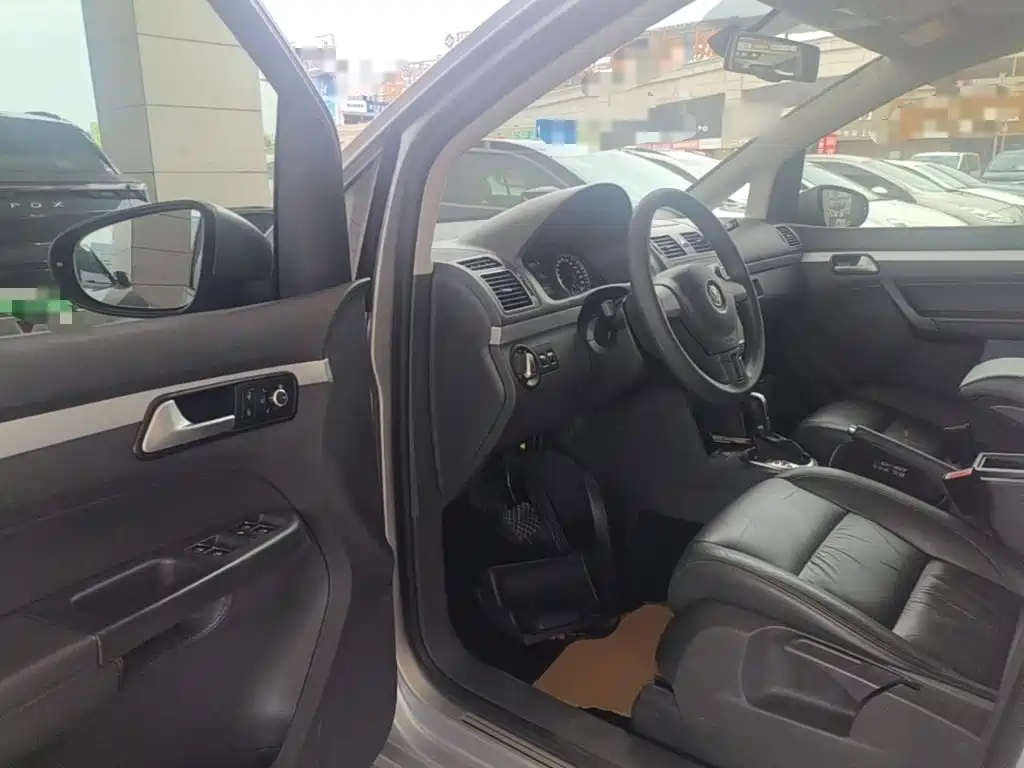 Touran 2015 1.4T DSG comfort version 5 seats купить на сайте DeffCars