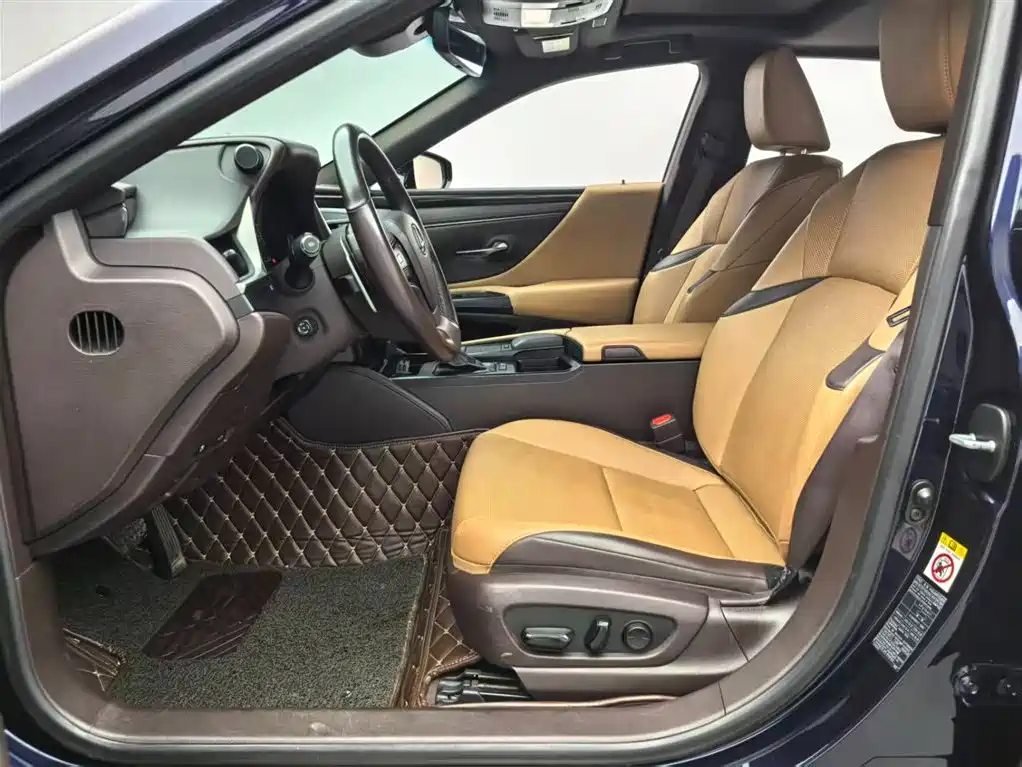 Lexus ES 2018 300h Excellence Edition National V купить на сайте DeffCars