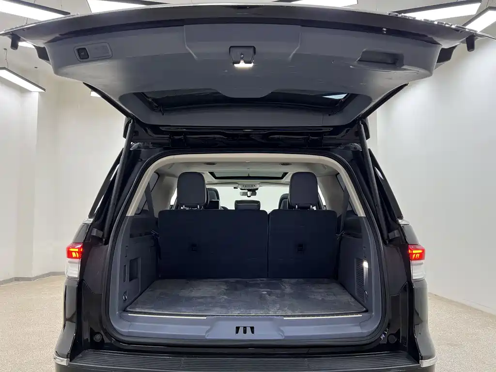 Navigator 2022 3.5T Long Axis Presidential Edition купить на сайте DeffCars