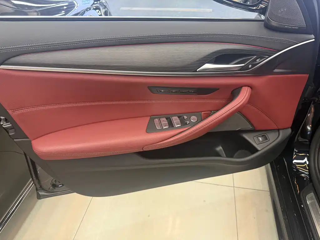 BMW 5 Series 2021 Facelift 530Li Exclusive M Sports Package купить на сайте DeffCars