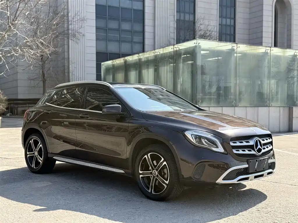 Mercedes-Benz GLA 2018 GLA 200 Fashion Model купить на сайте DeffCars