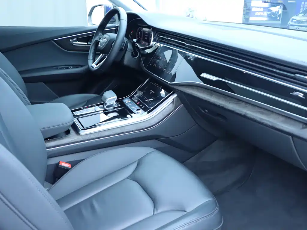 Audi Q8 2019 55 TFSI luxury and dynamic model купить на сайте DeffCars