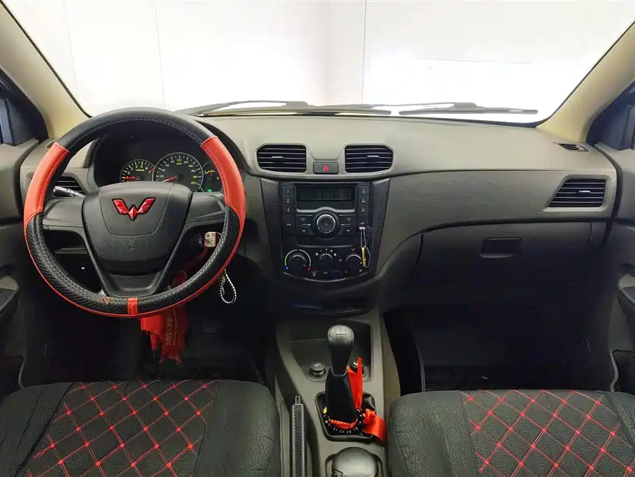 Wuling Hongguang 2020 1.2L S basic model National VI LSI купить на сайте DeffCars