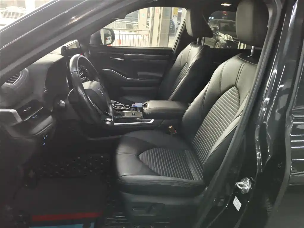 Crown Lufang 2022 2.5L HEV four-wheel drive premium version купить на сайте DeffCars
