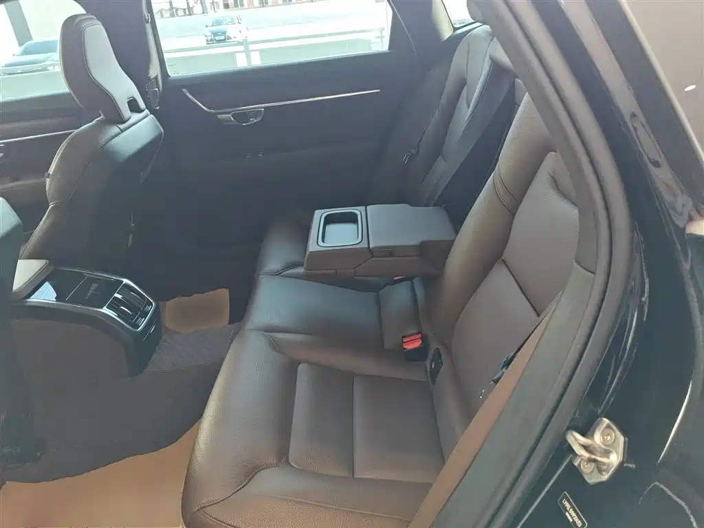 Volvo S90 2021 B5 Zhiyuan Luxury Edition купить на сайте DeffCars