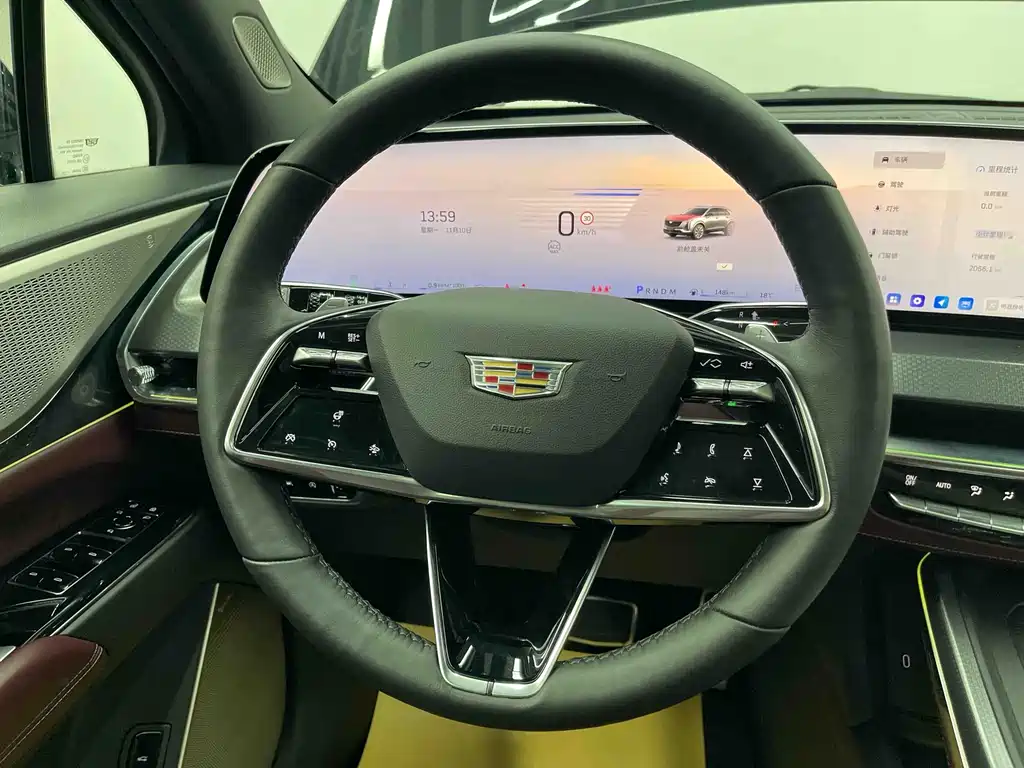 Cadillac XT5 2025 2.0T Platinum model купить на сайте DeffCars