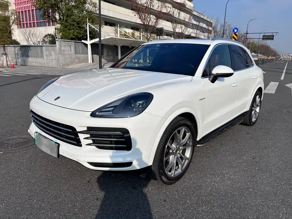 Cayenne New Energy 2022 Cayenne E-Hybrid 2.0T Platinum Edition купить на сайте DeffCars