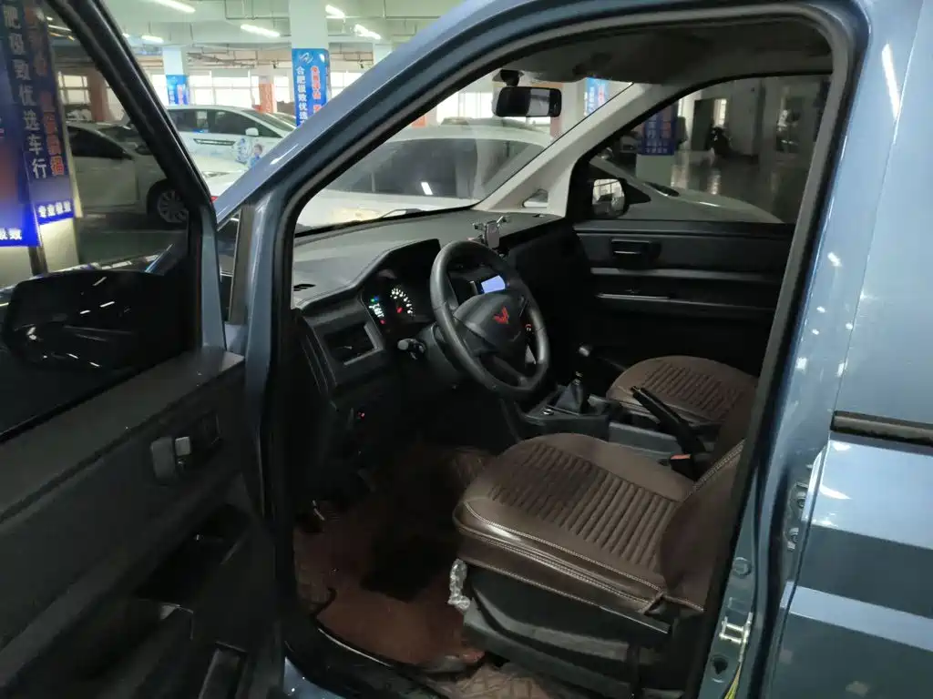 Wuling Hongguang PLUS 2020 1.5L manual standard type 5 seats купить на сайте DeffCars