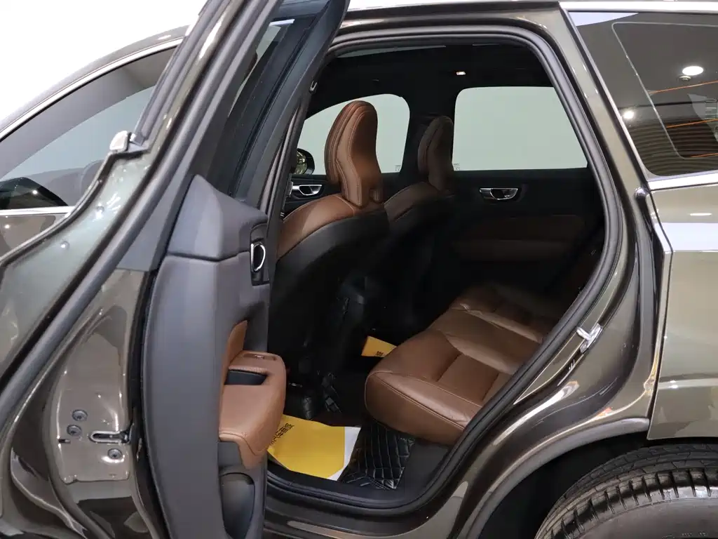 Volvo XC60 2022 B5 four-wheel drive Zhiyuan Deluxe Edition купить на сайте DeffCars