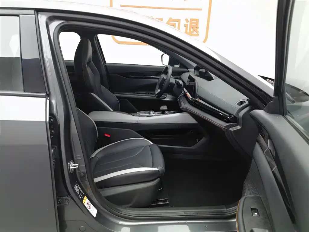Changan UNI-V 2023 1.5T exclusive model купить на сайте DeffCars