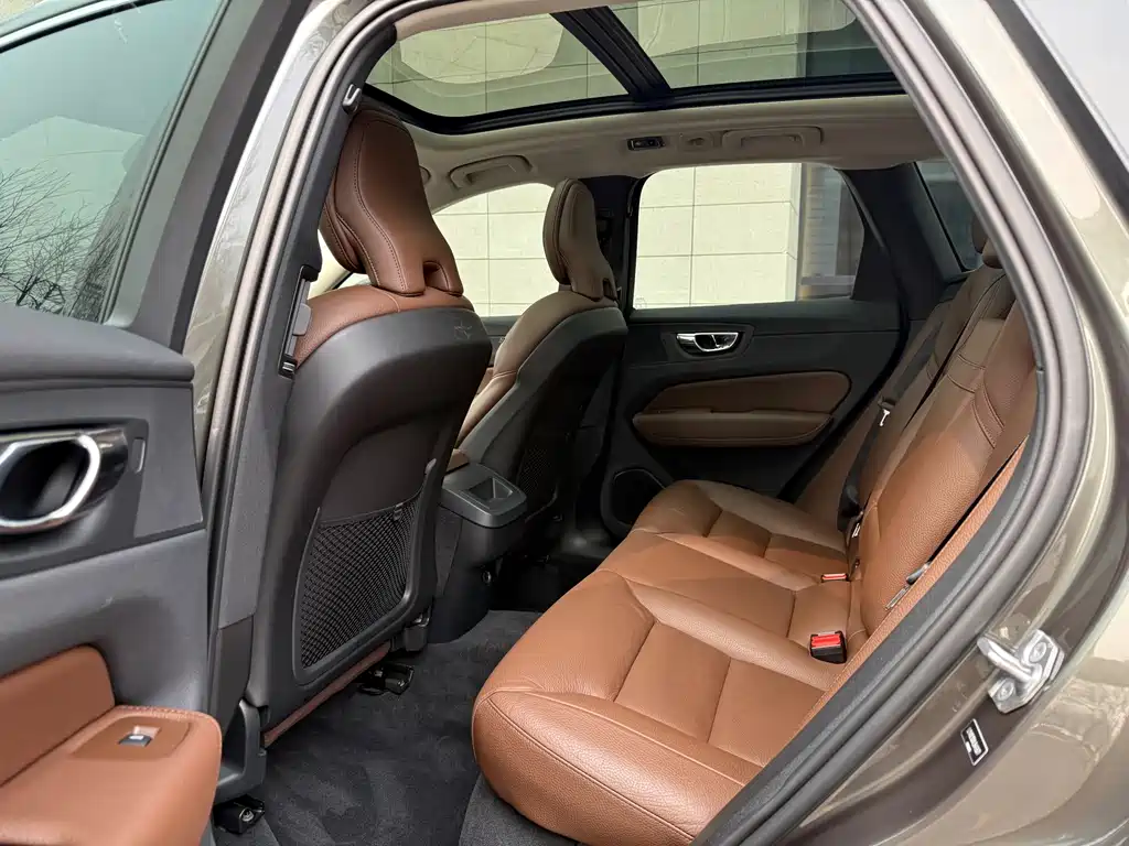 Volvo XC60 2020 T5 four-wheel drive Zhiyuan Deluxe Edition купить на сайте DeffCars